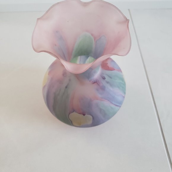 Vintage pink Deco Art Design Vase - Handcrafted in Canada - Picture 2 of 4